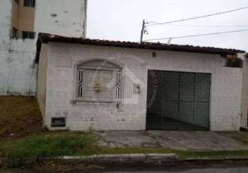 Casa com terreno de esquina