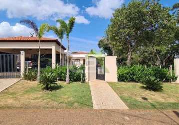 Casa de luxo com 1 dormitório em condomínio exclusivo na vila pinhal, itirapina