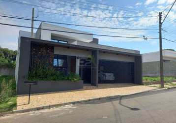 Casa à venda com 3 suítes e piscina no bairro planalto paraíso em são carlos