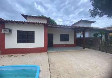 Casa 3 quartos com piscina em condomínio,segurança 24 horas para alugar, 92 m² por r$ 3.230/mês - rasa - armação dos búzios/rj