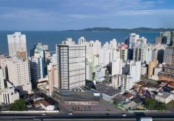 Apartamento em meia praia