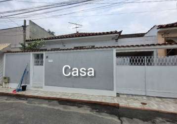 Casa em realengo, 2 quartos, garagem, quintal, fica 400 metros do dom atacadista de realengo