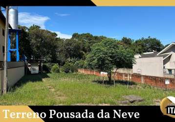 Terreno no pousada da neve