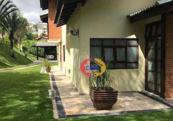 Casa com ampla área verde de jardim à venda no condomínio arujá hill's!!!