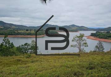 Terreno pé na agua à venda na represa de vargem, bairro rio acima, com matricula.