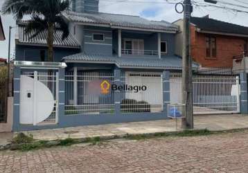 Casa alto padrão com 3 dormitórios, 3 suíte, 4 banheiros