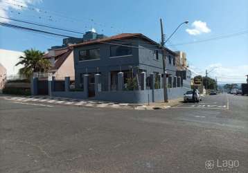 Casa à venda em centro