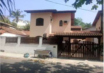 Casa com 5 quartos para alugar na rua doutor cassio rother do amaral, itaipu, niterói, 180 m2 por r$ 3.900