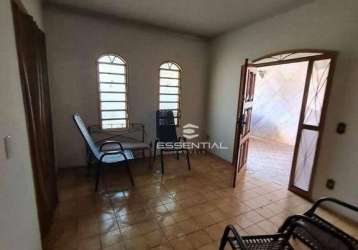 Casa com 4 dormitórios, 178 m² - venda por r$ 650.000,00 ou aluguel por r$ 2.300,00/mês - centro - guapiaçu/sp