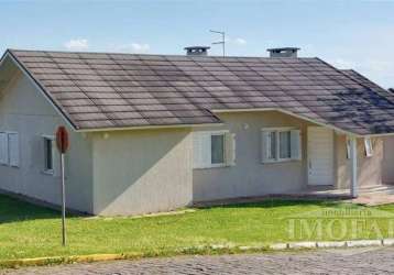 Ótima casa de alvenaria em terreno de esquina com excelente orientação solar com possibilidade de 02 moradias! casa principal com 03 dormitórios,escritório, sala e cozinha conjugadas com churrasqueira