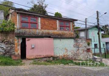 Ótima casa em alvenaria com 03 dormitórios, sala, cozinha, área de serviço, banheiro social e garagem.  área construída: 77,00m. área do terreno: 275,00m.  confira!