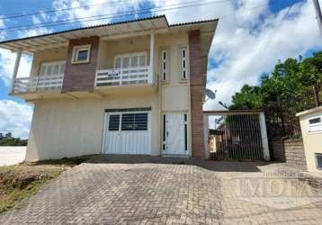 Excelente apartamento com 3 dormitórios, sendo um suíte com sacada, sala de estar com sacada, sala de jantar, cozinha, banheiro social, área de serviço com churrasqueira e box de garagem para 2 carros