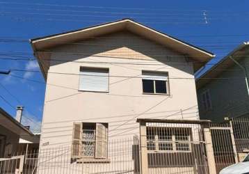 Excelente residência mista de 02 pavimentos no bairro rio branco!

pavimento superior: semimobiliado, com 03 dormitórios, sala para 02 ambientes, cozinha, área de serviço, banheiro social e 01 vaga de