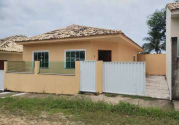 Ótima casa em rua asfaltada