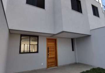 Excelente casa geminada triplex de 03 quartos com suite no planalto!!