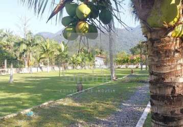 Linda chácara com piscina á 6 min. da praia de peruíbe