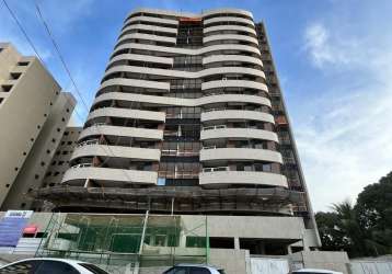 Apartamento na ponta verde,  com 03 quartos