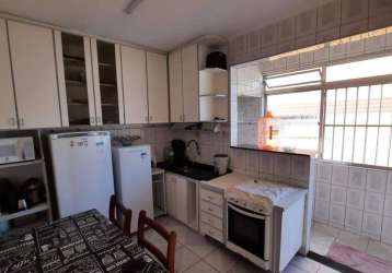 Apartamento de dois dormitórios e um banheiro à venda no centro de são vicente.