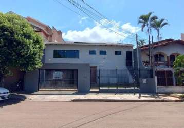 Casa à venda com área gourmet e jardim de inverno em localização privilegiada perto da av. maringá