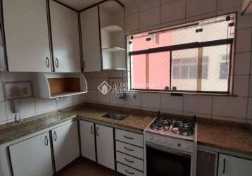 Apartamento completo bem localizado - 2 dormitórios com armários, sol o dia todo e 1 vaga coberta!