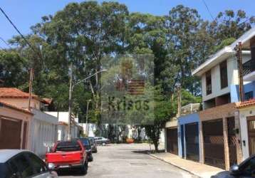 Sobrado em residencial fechado!