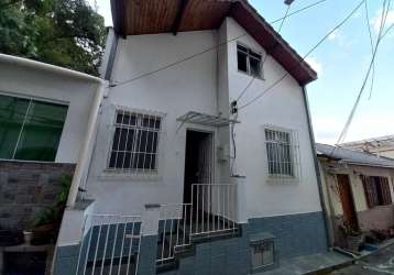 Casa com 3 dormitórios à venda, 55 m² por r$ 370.000,00 - várzea - teresópolis/rj