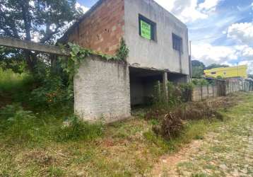 Casa em fase de acabamento, ótima localização e estrura