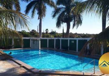 Excelente chalé em caldas novas na laje com 2 quartos, sala, cozinha com armários, piscina,