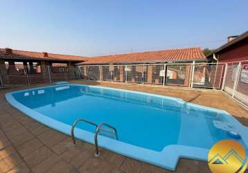 Excelente chalé 3 quartos em caldas novas, todo reformado, piscina, sauna, churrasqueira