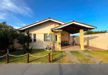 Casa no condomínio laguna ville (aruana), com três quartos (sendo uma suíte).