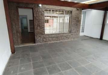 Sobrado p/ alugar (comercial ou residencial) com sala, cozinha, 3 quartos e corredor interno