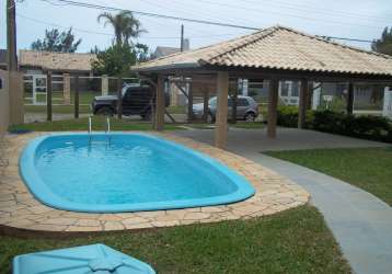 Casa de 4 dormitórios com piscina e playground para alugar na temporada de verão - centro, xangri-lá