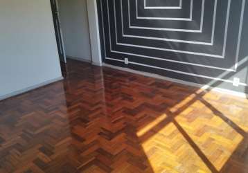 Apartamento vazio, 2 quartos, 2 banheiros, frente, jardim guanabara!