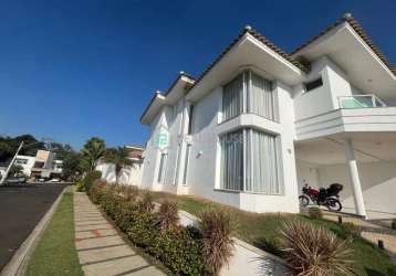 Linda casa no residencial mont blanc com 3 suítes e piscina em sorocaba