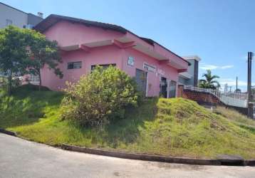 Casa com ponto comercial no bairro joão costa