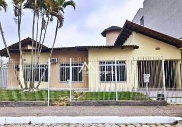 Casa na rua victor zaguini à venda, 6 quartos , 310 m² por r$ 1.250.000 - dom bosco - itajaí/sc