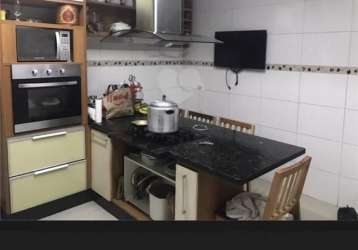 Imóvel com ótima localização, comércio completo ao redor. rua tranquila, cômodos amplos pé direito alto bem arejada. cozinha planejada, espaço gourmet, churrasqueira com trio. janelas amplas todas de 