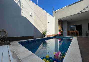 Casa com piscina em americana.