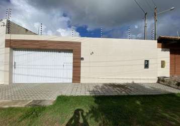 Excelente casa térrea, com piscina e churrasqueira, próxima a praia - atalaia nova