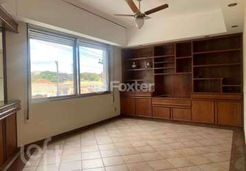 Apartamento 98m², 2q, 1 suíte, 2 banheiros, 1 vaga, salão de festas, armários, ventilador de teto.