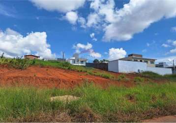 Terreno à venda em lavras: tranquilidade e ambiente familiar no bairro parque leste