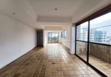 Cobertura com excelente localização em candeias, com 161,64m² com 3 quartos.