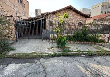 Casa colonial para locação - 4 quartos e 3 vagas no bairro jaraguá.