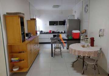 Vende-se linda casa com 4 dorms. 1 suite, 4 banheiros e quintal