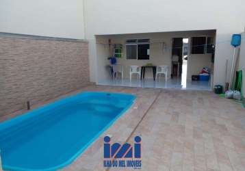 Casa com piscina perto do mar a venda