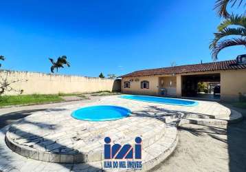 Casa amplo terreno com piscina na praia