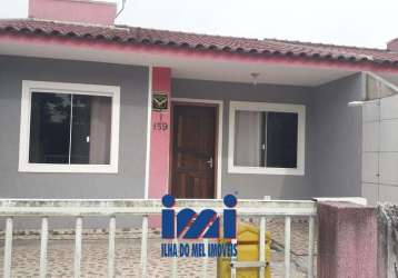 Casa a venda com piscina na praia de leste