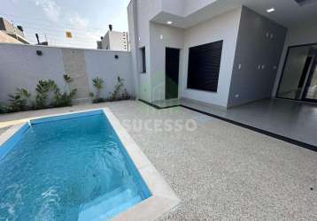 Casa com piscina no tropical com 1 suíte 2 quartos com acabamento moderno