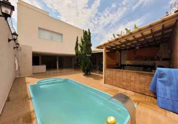 Sua casa dos sonhos! ampla casa com 3 quartos, 3 banheiros, piscina aquecida, área gourmet, cozinha moderna, 244 m² - à venda por r$ 770.000.