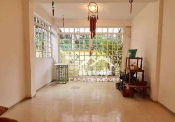 Vende casa de vila, tipo sobrado com 150m², 2 dormitórios, sendo 1 suíte, 3 vagas, no panamby